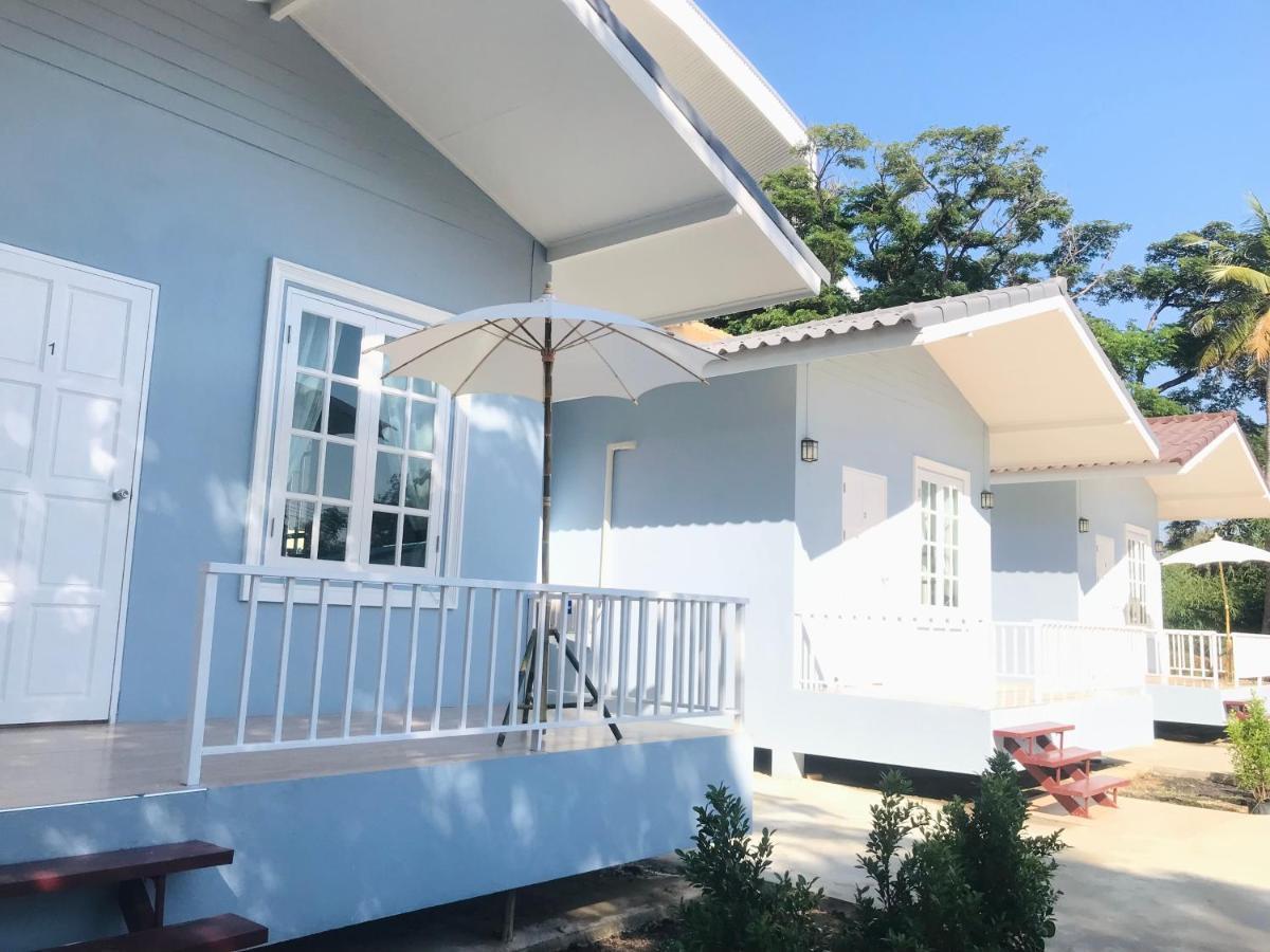 บ้านพักดีมีทรัพย์ Baan Pakdee Meesub Uthai Thani Exterior foto